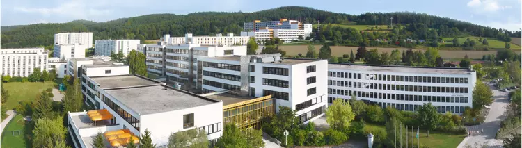 Hier gibt's exklusive Einblicke in den Schulalltag, die Besucher erfahren vom Leben & Lernen am Campus Regenstauf und erhalten auf alle Fragen rund um Zulassungsvoraussetzungen, Fördermöglichkeiten oder Lehrgangsablauf kompetente Antworten. So wird aus dem Karrierewunsch schnell ein handfester Karriereplan!