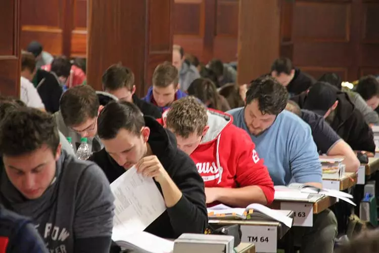 Abschlussprüfung Staatlich geprüfte Techniker Vollzeit und Fernlehre am Campus der Eckert Schulen in Regenstauf