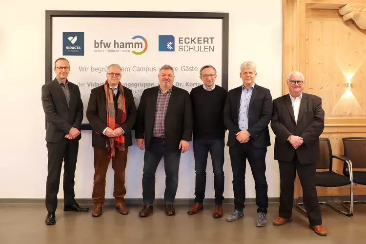 Knapp zwei Tage verbrachten Dr. Holger Korte von der VIDACTA-Gruppe und Friedrich Gleißner, Geschäftsführer der BFW Hamm GmbH, auf unserem Campus in Regenstauf. Ein gemeinsamer Austausch und Ausloten von Möglichkeiten der Zusammenarbeit standen dabei ganz oben auf der Tagesordnung. 