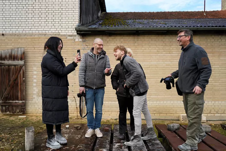 “In der Fotografie geht es nicht nur um Technik – es geht darum, den richtigen Moment zu erkennen, ein Gespür für Ästhetik zu entwickeln und ein Motiv so einzufangen, dass es eine Geschichte erzählt”, so Johannes Paffrath, Organisator der Exkursion und Dozent in der Ausbildung Mediengestaltung. 