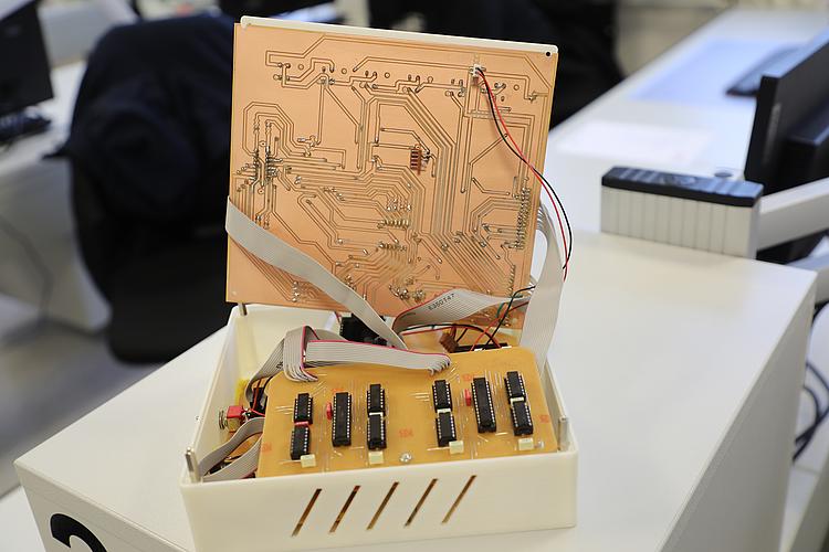 Geöffnetes Gehäuse des I2C Scanners (Foto: Eckert Schulen)