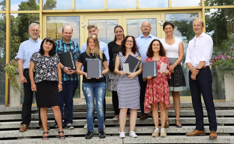 Die Absolventen die mit dem Notendurchschnitt 1,5 oder besser abgeschlossen haben wurden mit der Eckert Trophy ausgezeichnet.