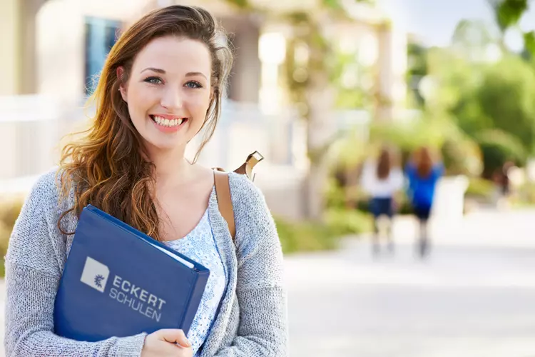 Berufsbegleitend studieren? Was in Zeiten lebenslangen Lernens nach und nach heute an vielen Hochschulen zunehmend nachgefragt wird, leben die Eckert Schulen schon seit 15 Jahren. Foto: Shutterstock